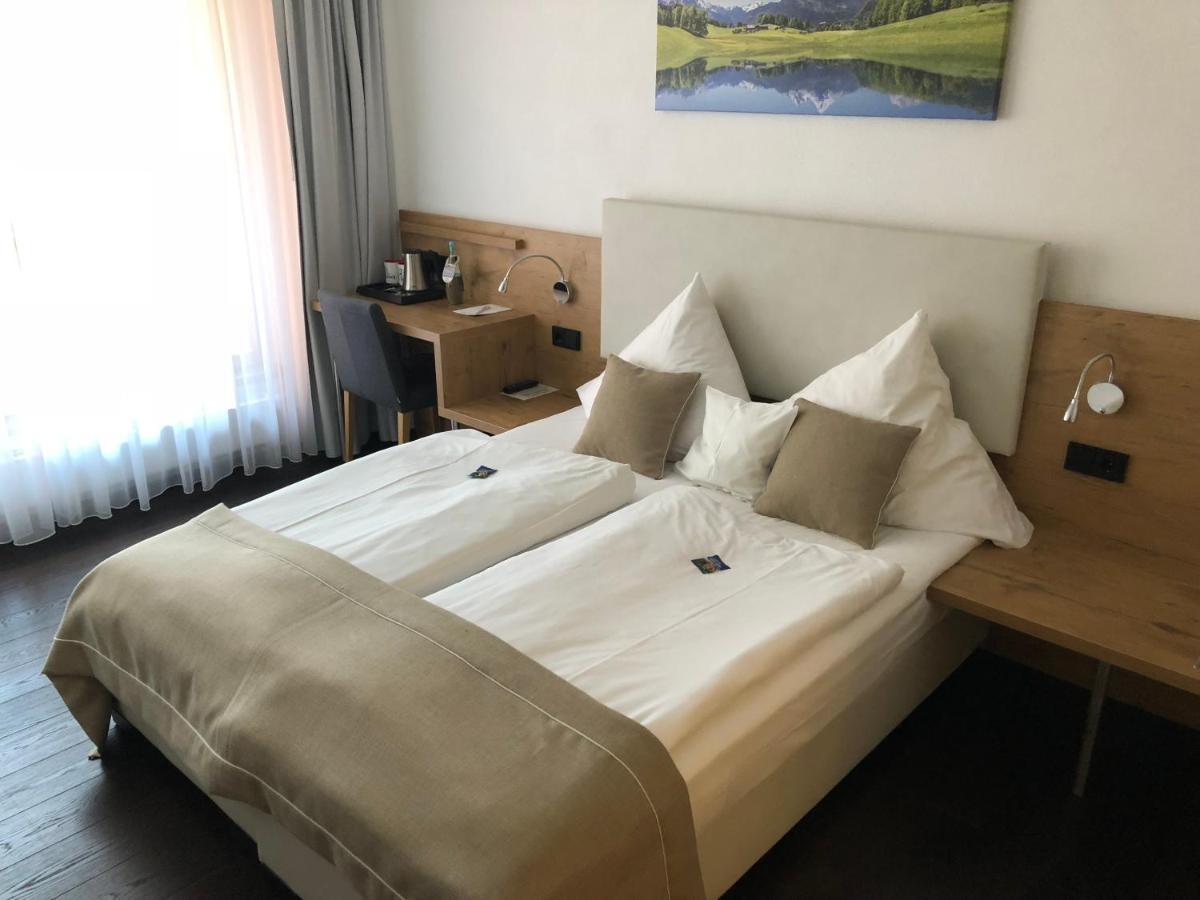 Wertingen Hotel Zum Hirsch מראה חיצוני תמונה