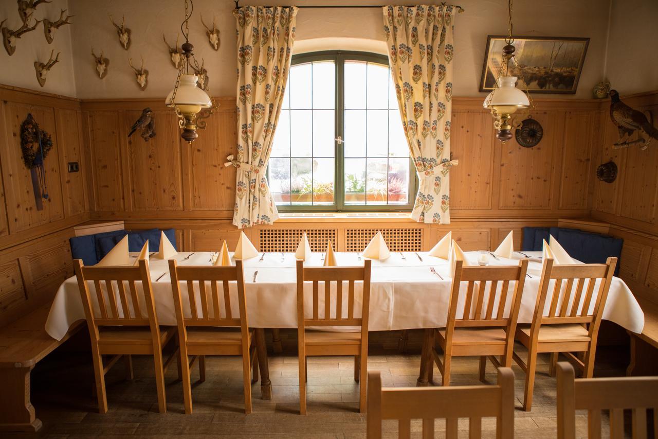 Wertingen Hotel Zum Hirsch מראה חיצוני תמונה