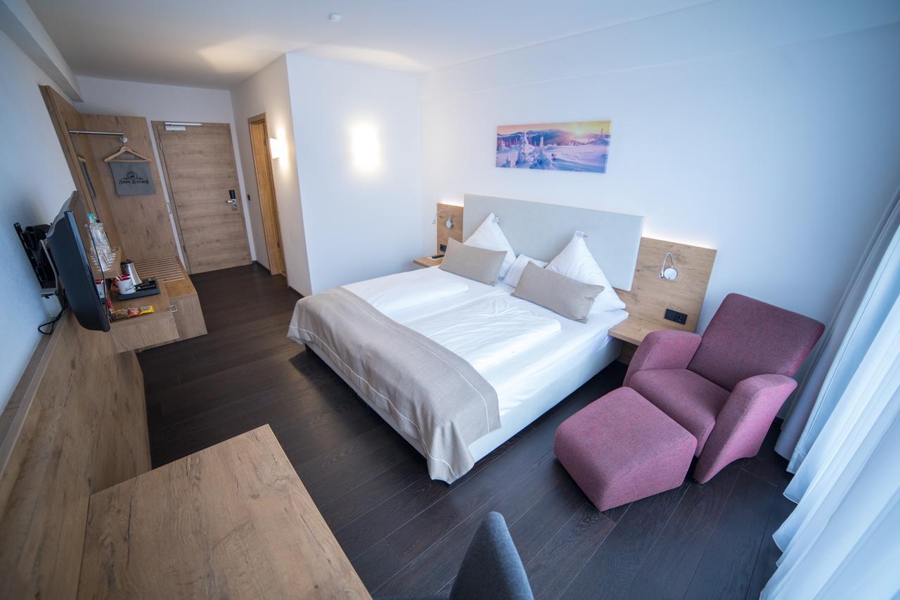Wertingen Hotel Zum Hirsch מראה חיצוני תמונה