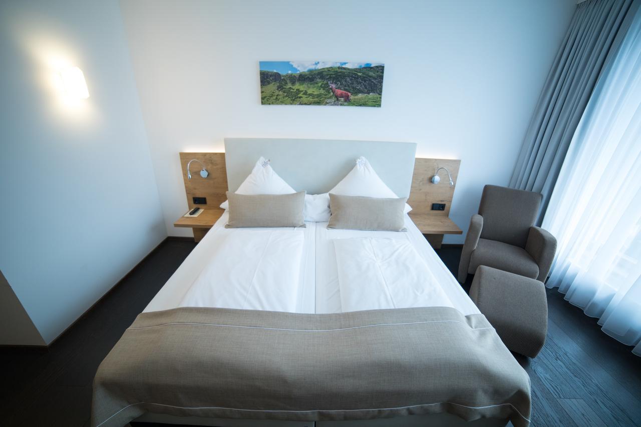 Wertingen Hotel Zum Hirsch מראה חיצוני תמונה
