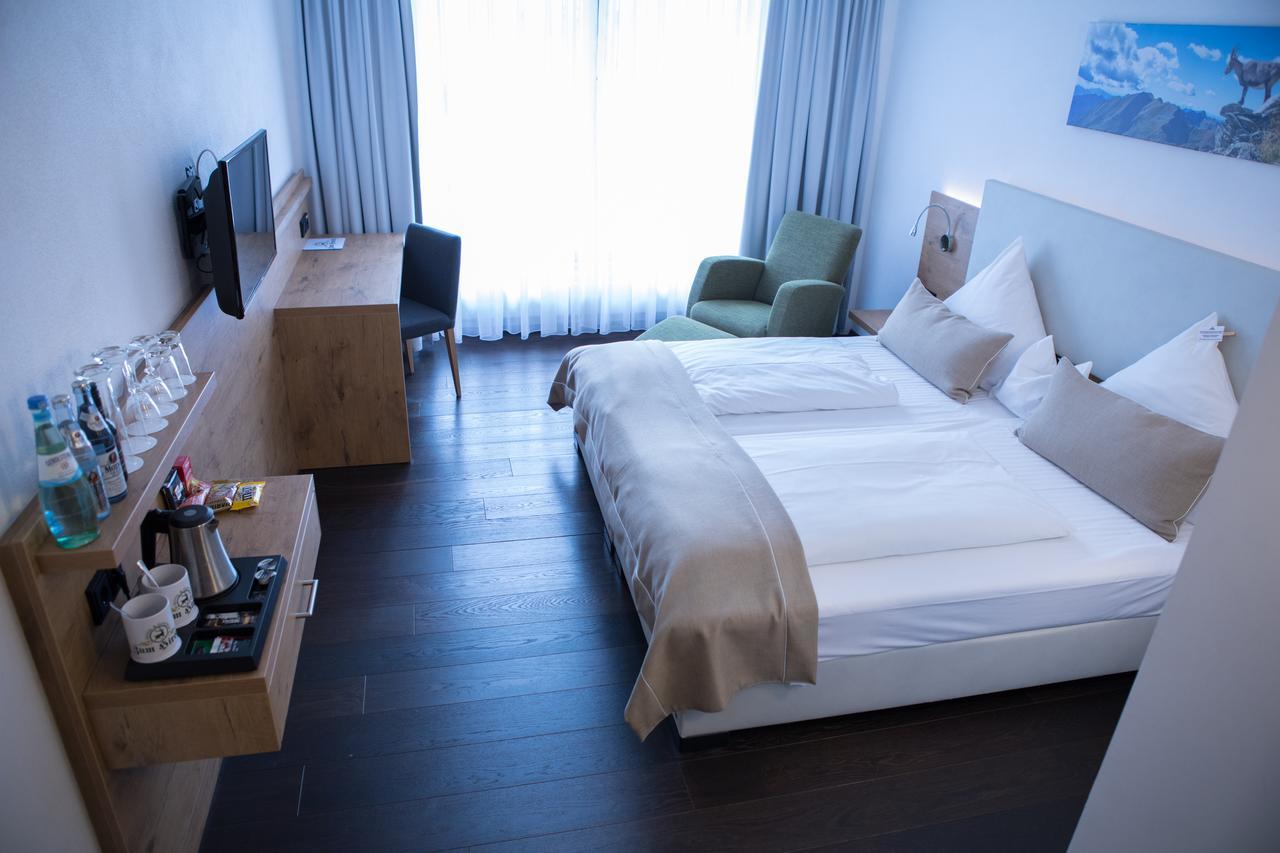 Wertingen Hotel Zum Hirsch מראה חיצוני תמונה