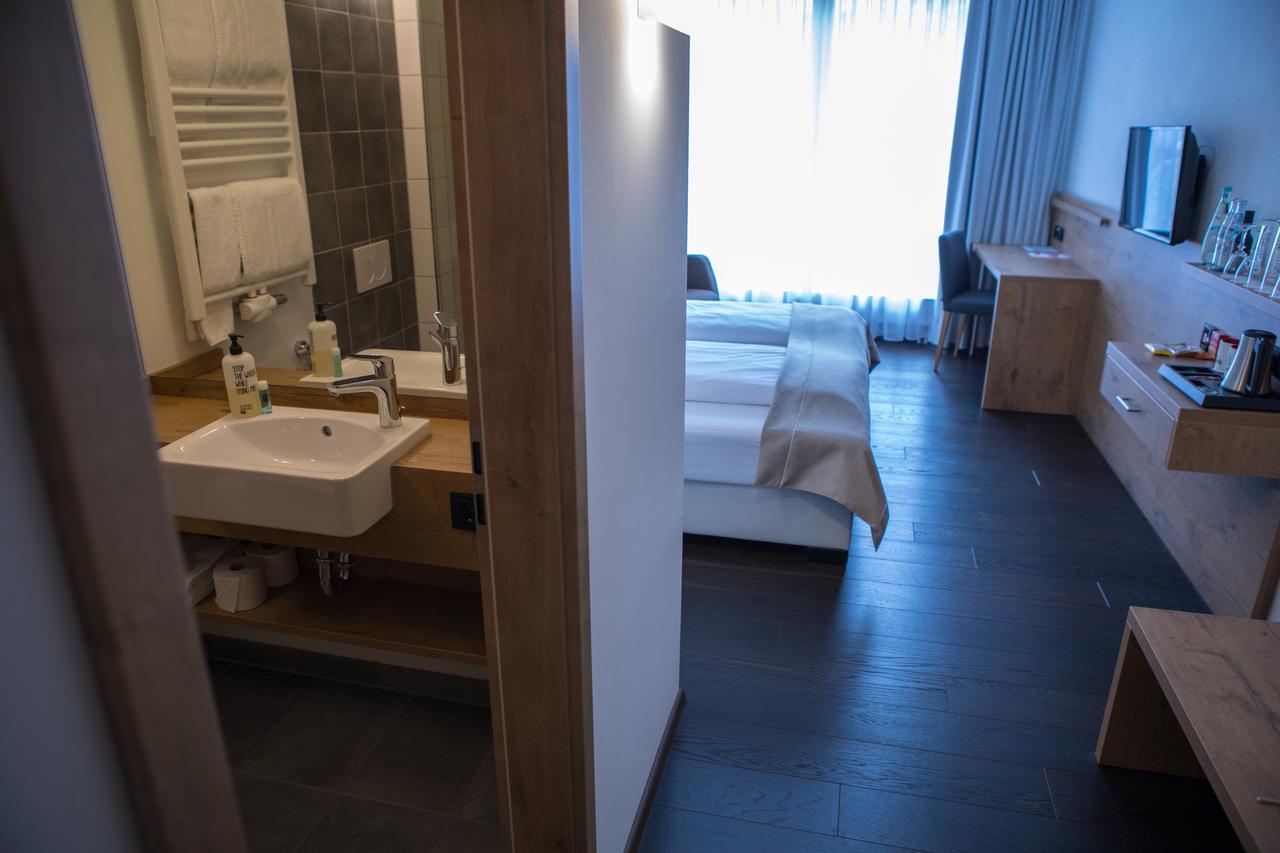 Wertingen Hotel Zum Hirsch מראה חיצוני תמונה