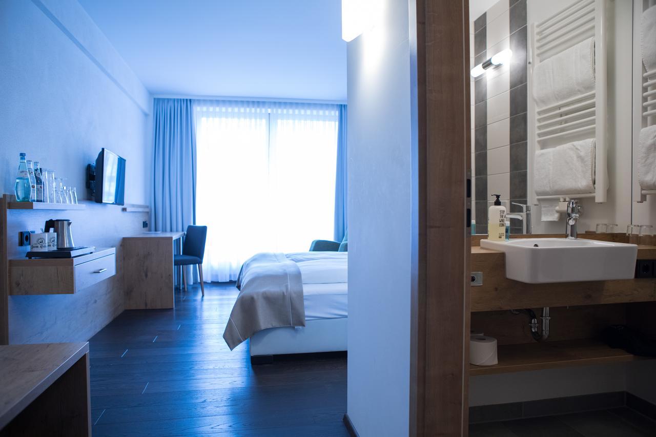 Wertingen Hotel Zum Hirsch מראה חיצוני תמונה