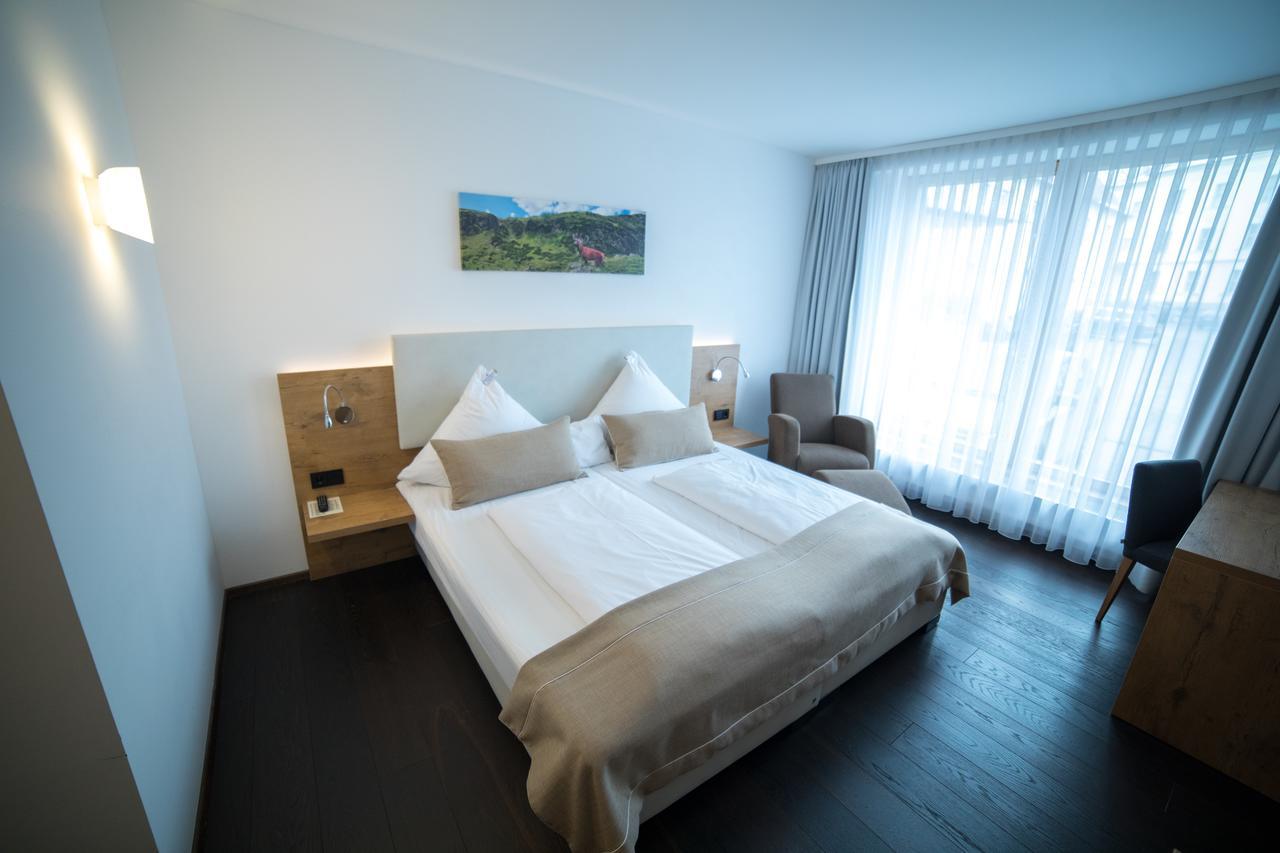 Wertingen Hotel Zum Hirsch מראה חיצוני תמונה