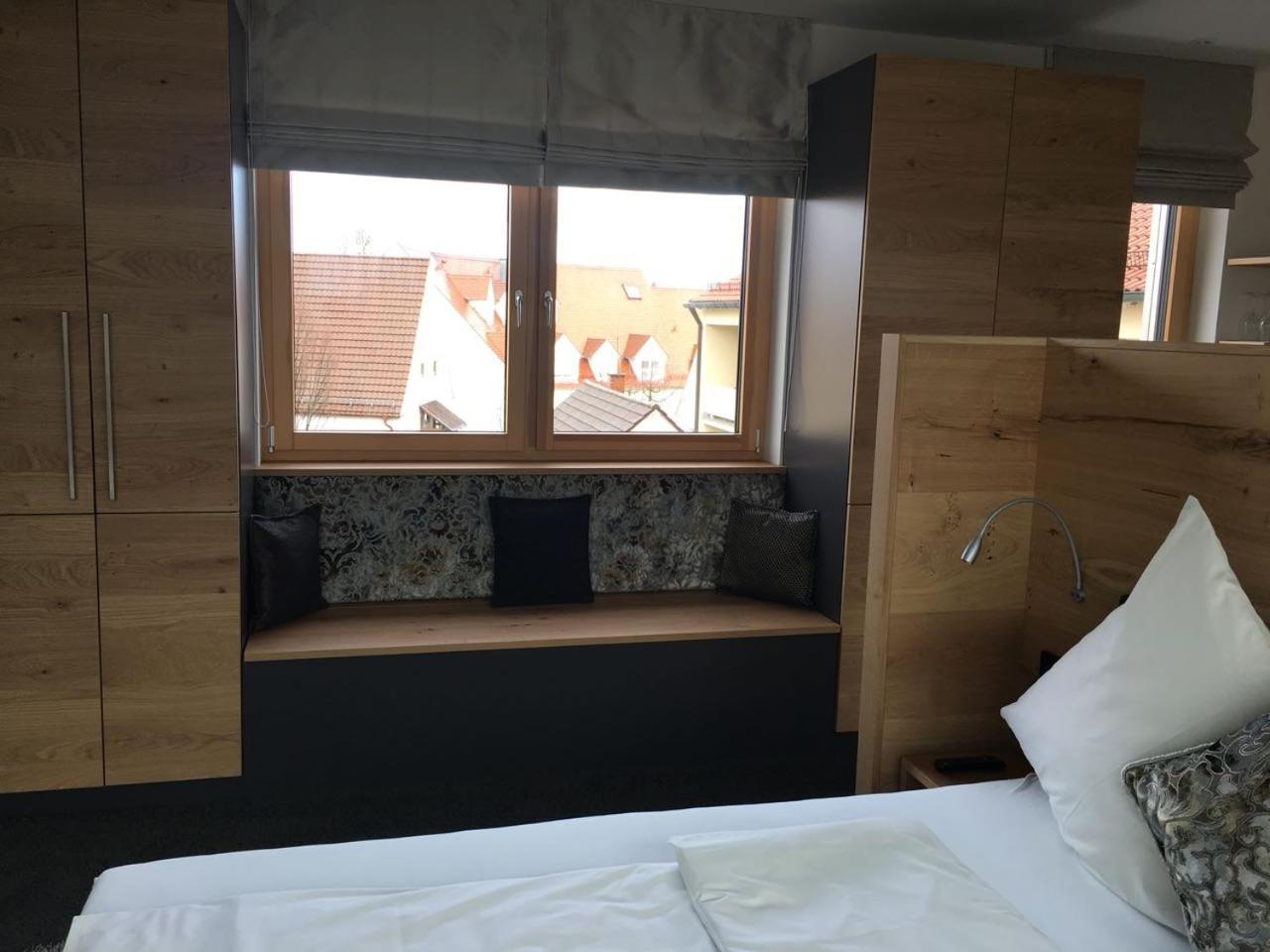 Wertingen Hotel Zum Hirsch מראה חיצוני תמונה