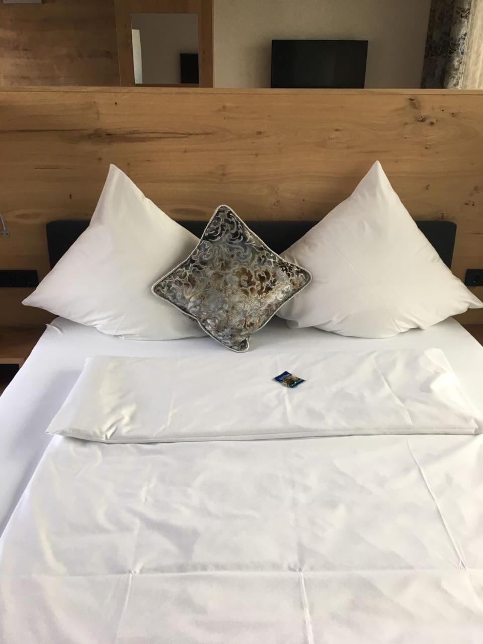 Wertingen Hotel Zum Hirsch מראה חיצוני תמונה