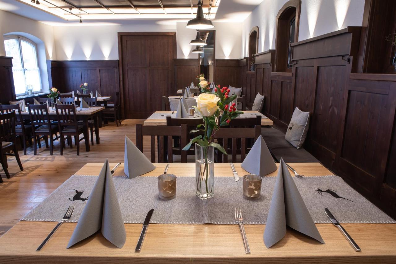 Wertingen Hotel Zum Hirsch מראה חיצוני תמונה